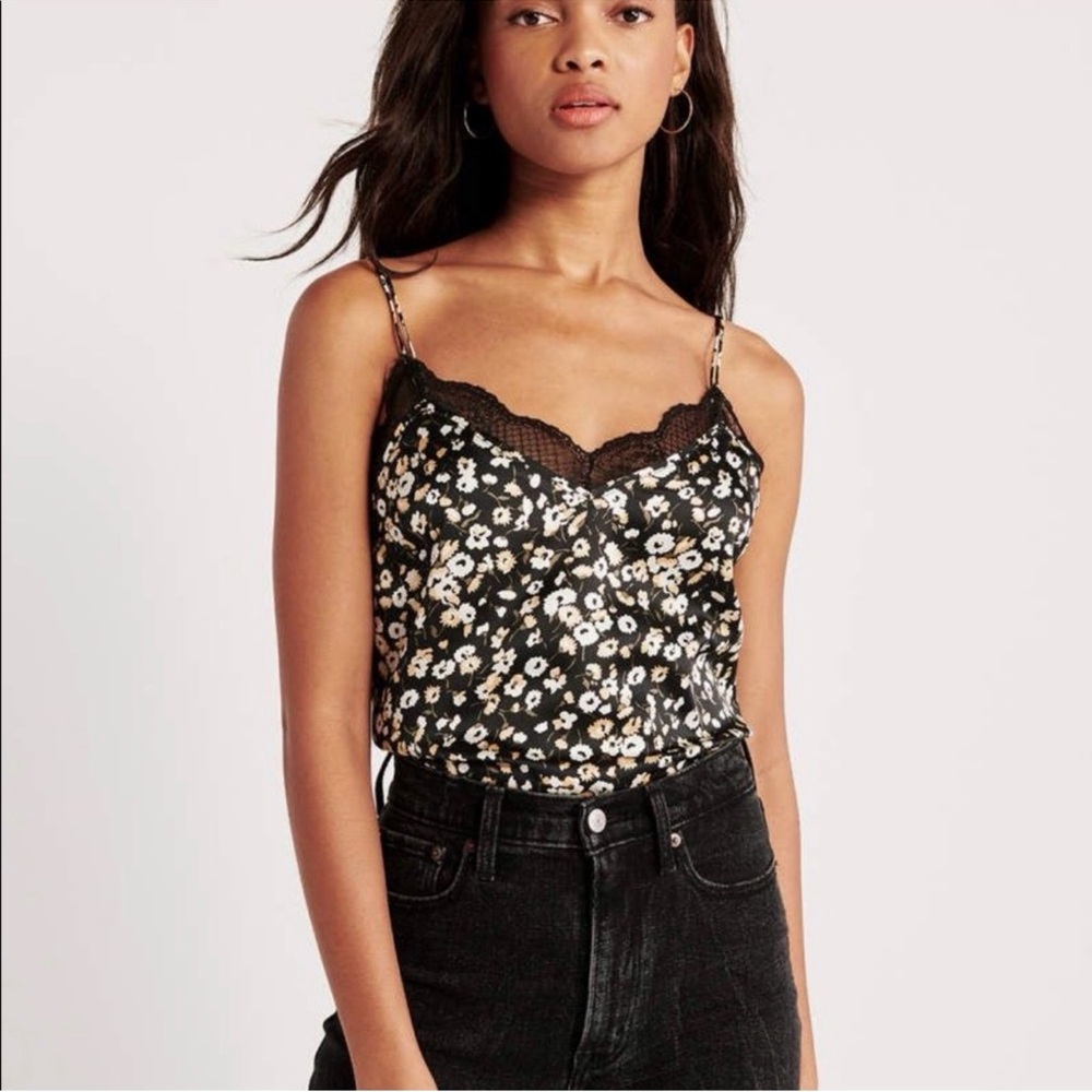 Abercrombie & Fitch Lace Trim Cami Flower